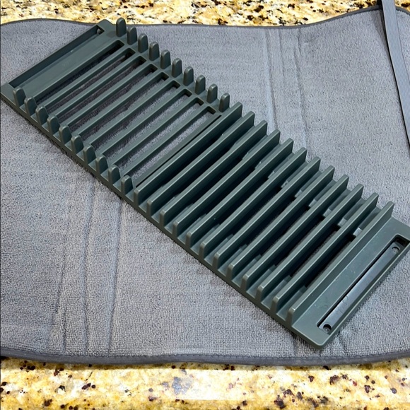 Umbra Other - Umbra Folding Drying Mat Dark Grey w/Rack 18x24